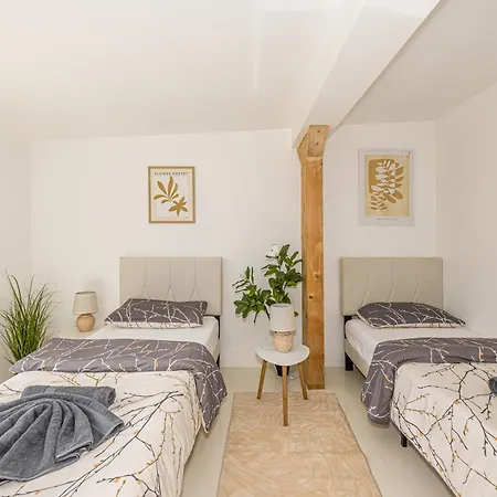 P2 Premium-suite, 4 Zimmer, 105qm, Parkplatz